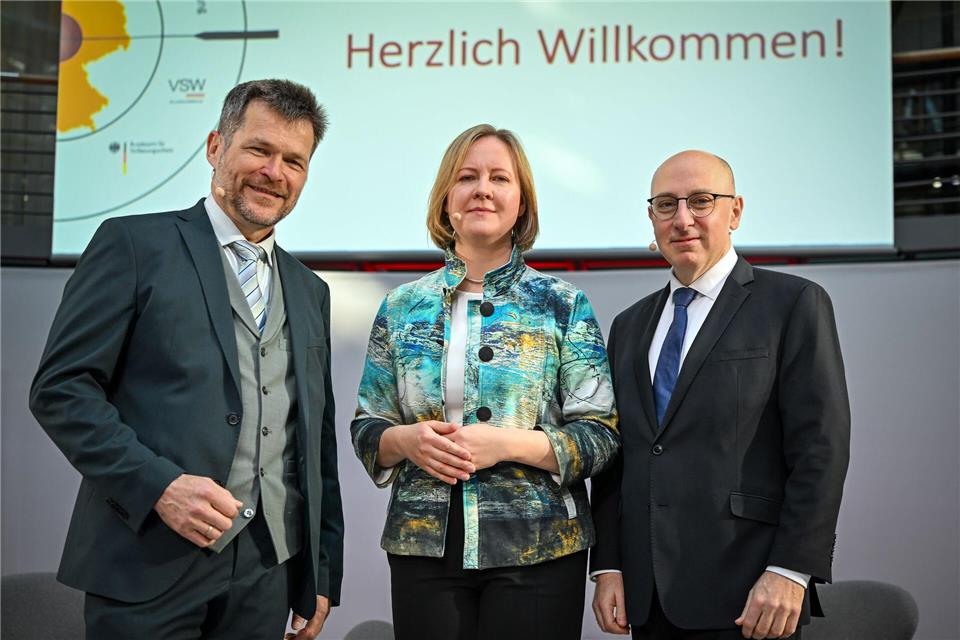 Marika Linntam, Botschafterin der Republik Estland in Berlin, berichtet von Präventionsmaßnahmen ihres Landes gegen Sabotage und Cyberoperationen Russlands. Soeren Stache/dpa