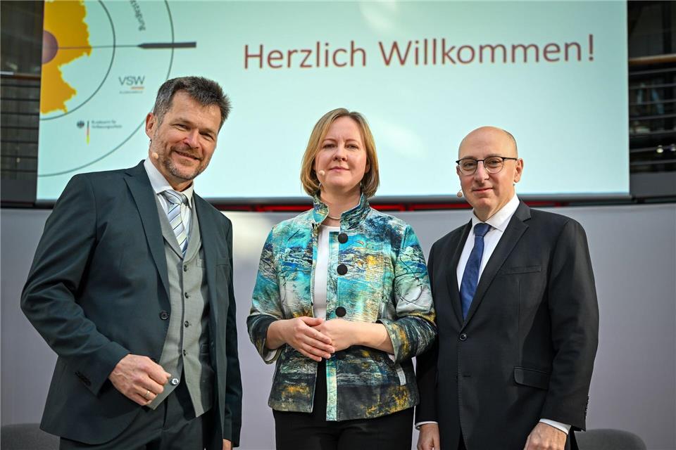 Marika Linntam, Botschafterin der Republik Estland in Berlin, berichtet von Präventionsmaßnahmen ihres Landes gegen Sabotage und Cyberoperationen Russlands. Soeren Stache/dpa