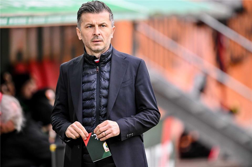 Marinko Jurendic und der FC Augsburg geben einem Torwarttalent einen Profi-Vertrag.Harry Langer/dpa