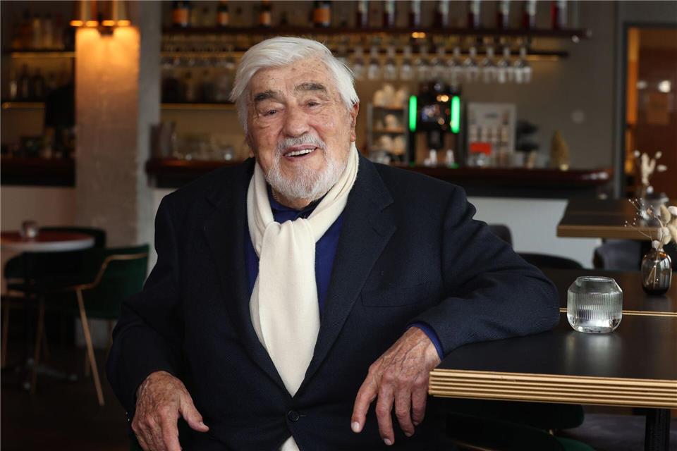 Mario Adorf ist seit 1985 in zweiter Ehe mit Monique Faye verheiratet. (Archivbild)Karl-Josef Hildenbrand/dpa