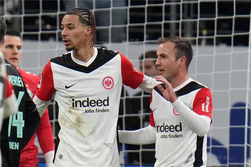 Mario Götze (r) schoss in seinem 100. Pflichtspiel die Führung für Eintracht Frankfurt gegen Werder Bremen.Thomas Frey/dpa