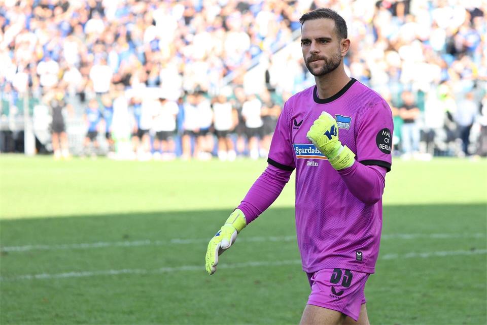 Marius Gersbeck sicherte der Hertha den Einzug in die zweite Pokalrunde. Fabian Kleer/dpa