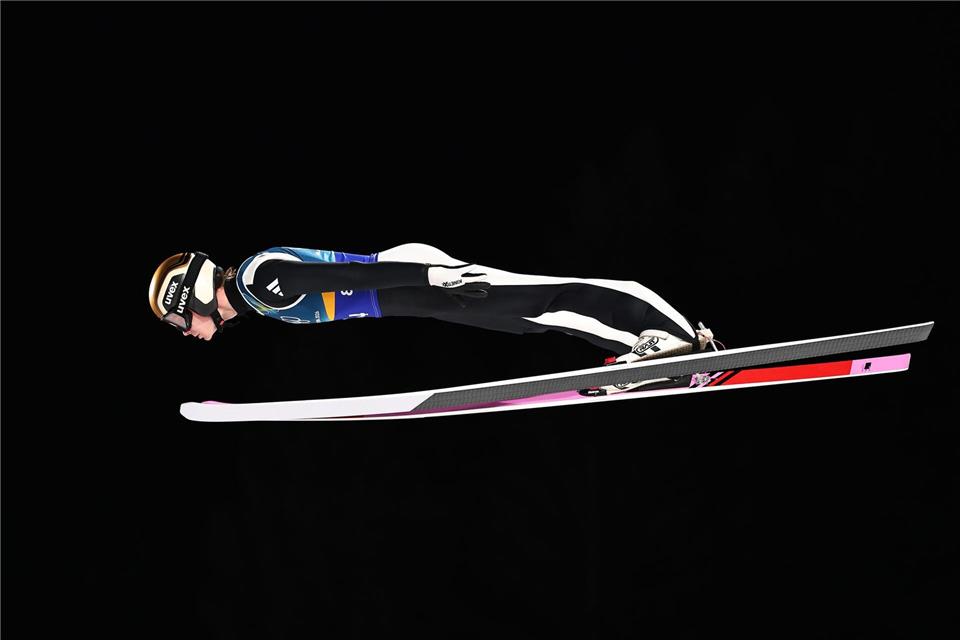 Marius Lindvik gewann Silber im Mixed-Team und sprach danach auch über Philipp Raimund.Daniel Karmann/dpa