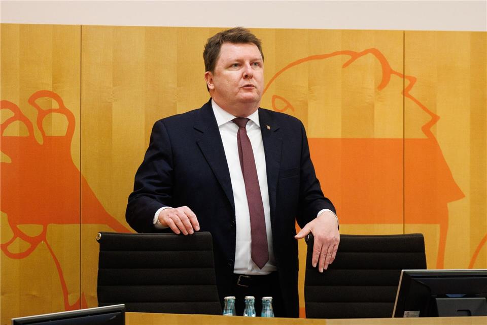 Marius Weiß (SPD), Vorsitzender des Untersuchungsausschusses zur Entlassung einer Staatssekretärin, informiert über den Zeitplan für die Zielgerade des Gremiums. (Archivbild)Lando Hass/dpa