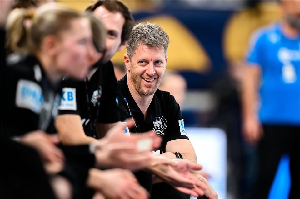 Markus Gaugisch hat mit den deutschen Handballerinnen eine gute Entwicklung hingelegt. (Archivbild)Marco Wolf/dpa