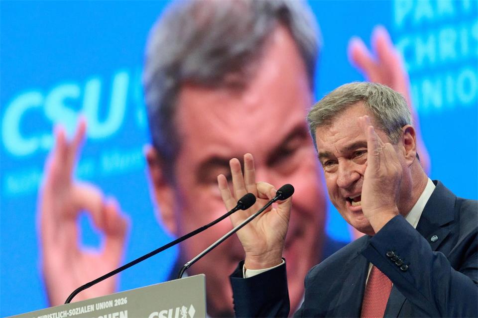 Markus Söder hält auf dem CSU-Parteitag eine kämpferische Rede.Peter Kneffel/dpa