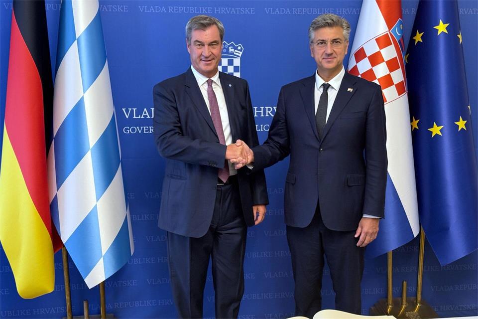 Markus Söder (l) trifft in Zagreb den kroatischen Premierminister Andrej Plenković.Christoph Trost/dpa