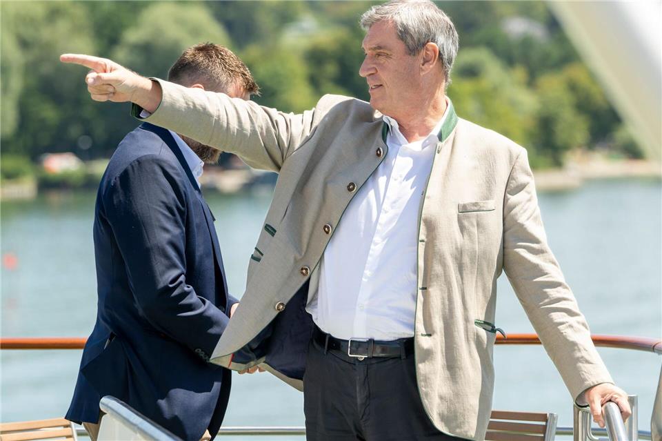 Markus Söder leitet eine Kabinettssitzung an ungewohntem Ort.Peter Kneffel/dpa