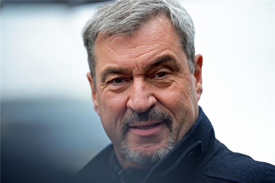 Markus Söder schwamm auch schon im Chiemsee. (Archivbild)Malin Wunderlich/dpa