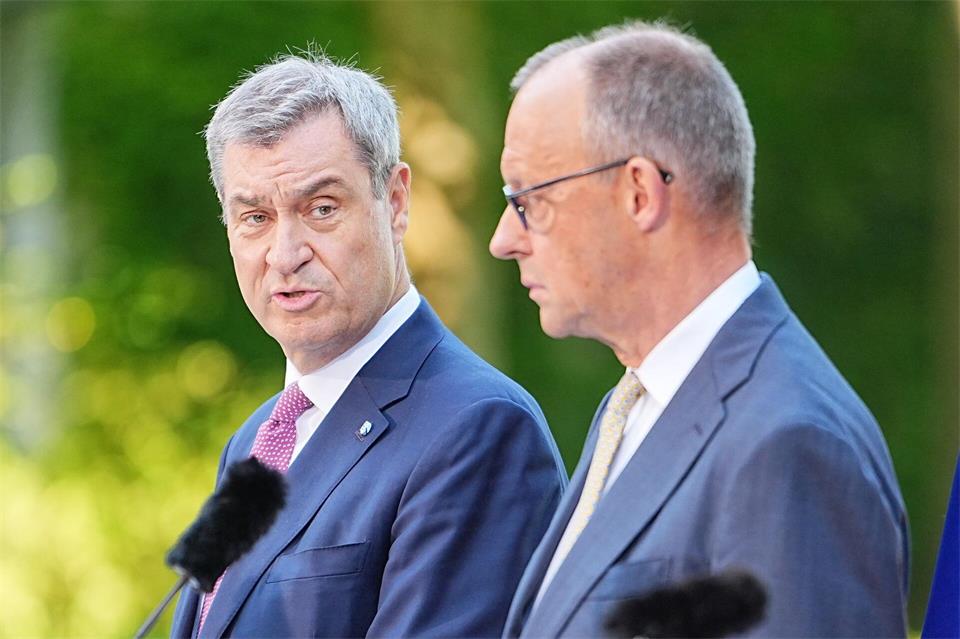 Markus Söder steht zu Friedrich Merz. (Archivbild)Michael Kappeler/dpa