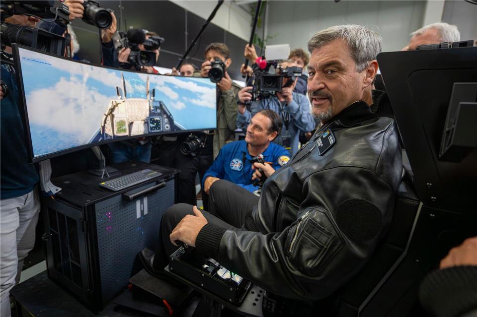 Markus Söder will, dass auch die bayerische Polizei Drohnen abschießen darf. (Archivbild)Peter Kneffel/dpa
