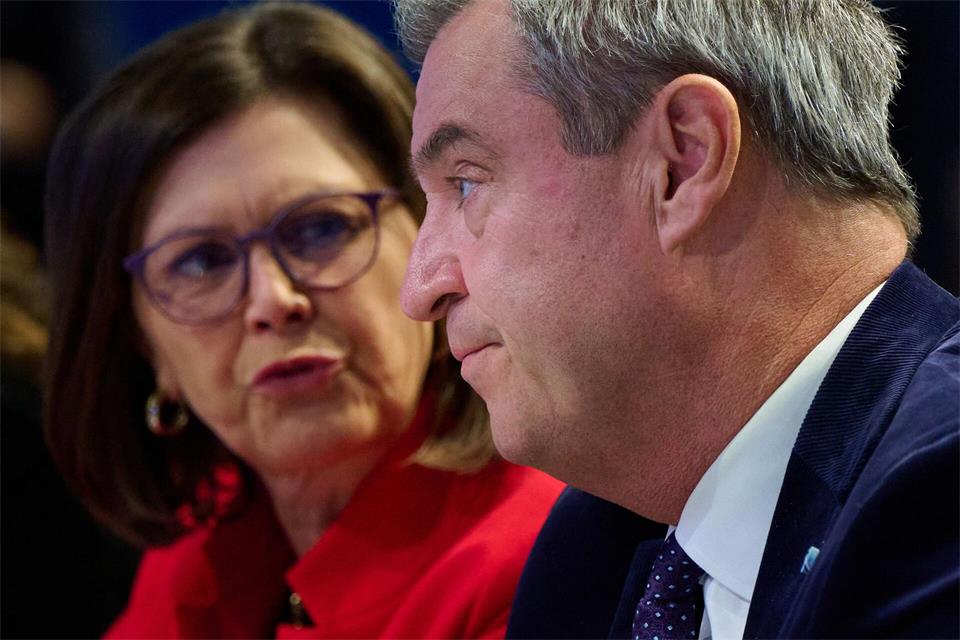 Markus Söder wirbt für Ilse Aigner.Sven Hoppe/dpa