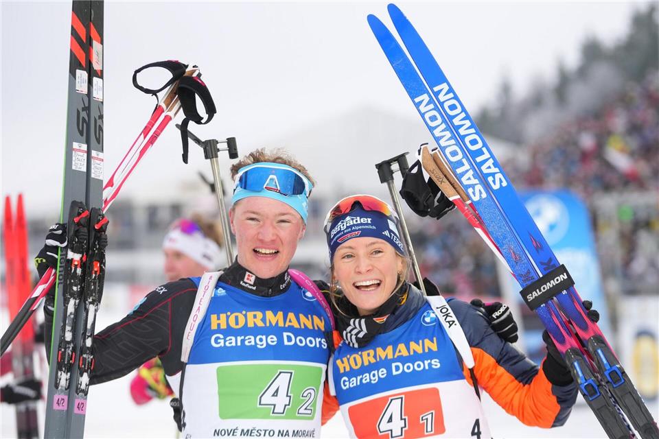 Marlene Fichtner (r) war nach der Disqualifikation untröstlich.Petr David Josek/AP/dpa