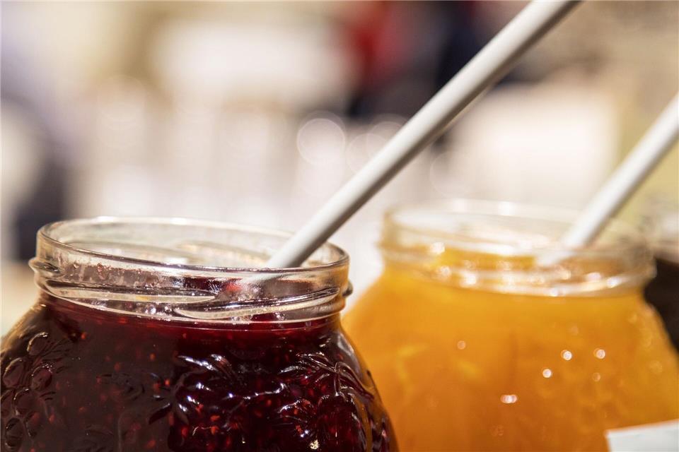 Marmelade für alle: Ab Sommer 2026 dürfen alle Fruchtaufstriche, egal ob aus Erdbeeren, Himbeeren oder Aprikosen, offiziell als Marmelade bezeichnet werden.Christin Klose/dpa-tmn
