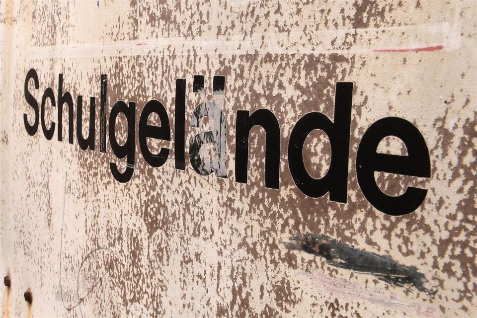 Marode Schulen und andere Defizite in der Bildung kritisiert auch die hessische Schülervertretung. (Symbolbild)Hendrik Schmidt/dpa-Zentralbild/dpa