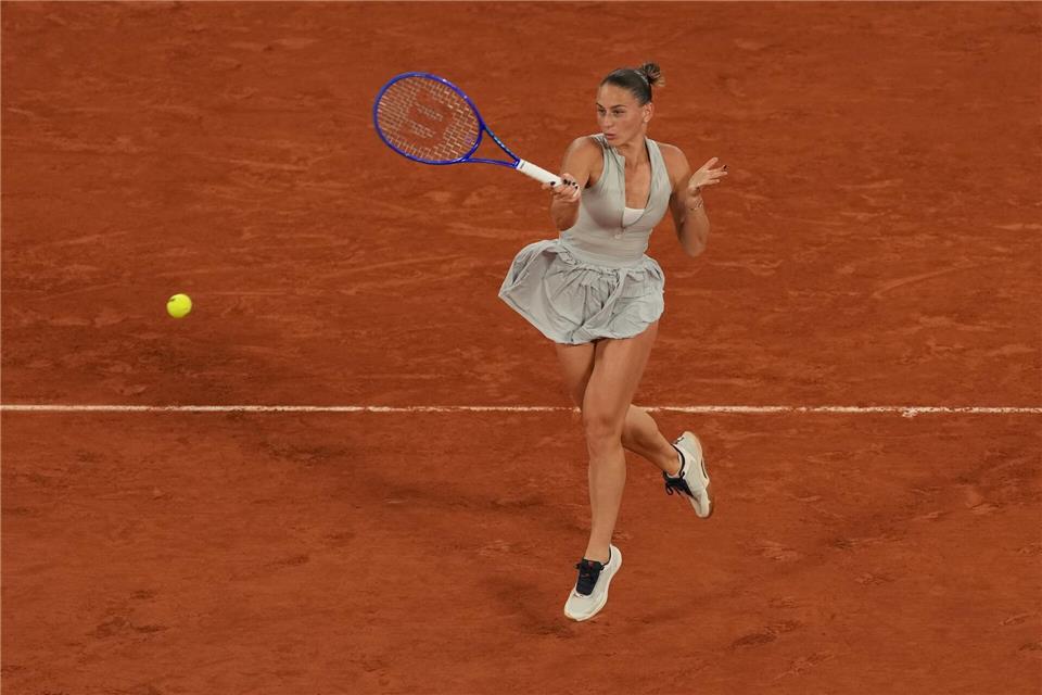 Marta Kostjuk gewann ihr Viertelfinale bei den French Open. Thibault Camus/AP/dpa