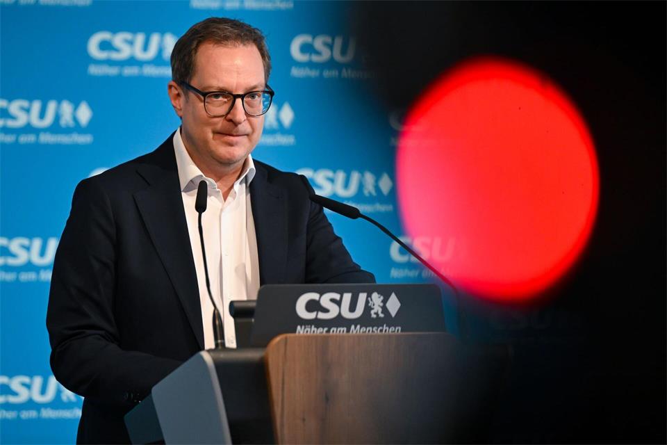 Martin Huber übt heftige Kritik an den rot-grün-roten Sondierungen. (Archivbild)Sven Hoppe/dpa
