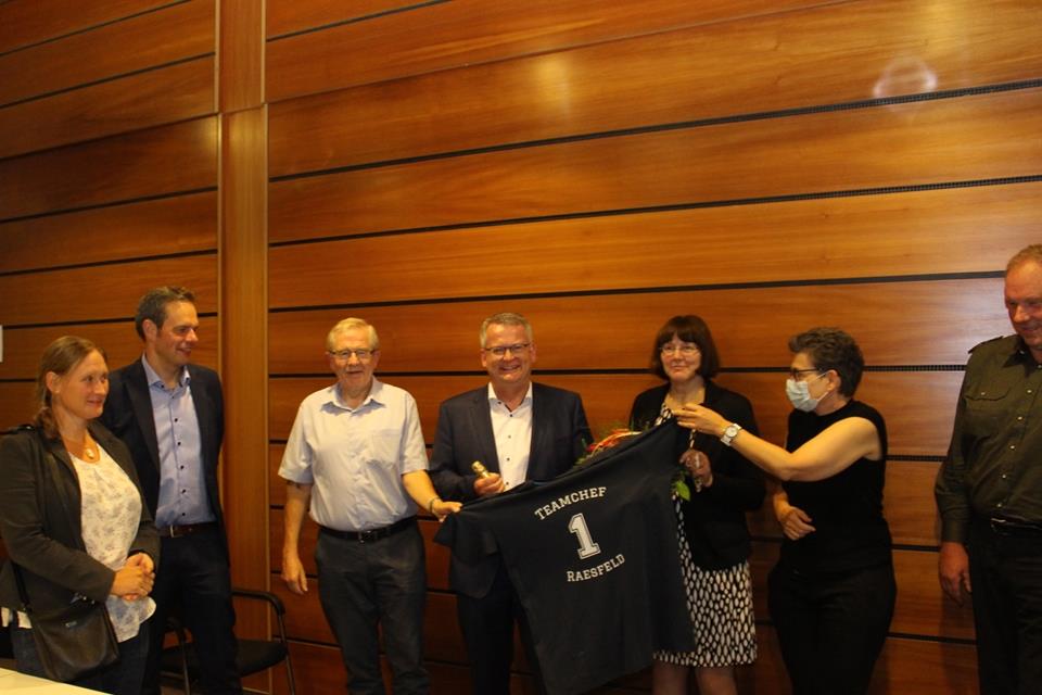 Martin Tesing (mitte) wird Nachfolger von Bürgermeister Andreas Grotendorst.