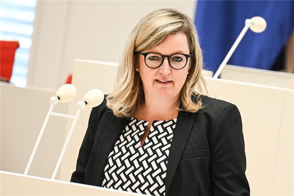 Martina Klement (CSU) hält nichts von Forderungen nach einem Ende der Russland-Sanktionen für Öl und Gas. (Archivbild)Britta Pedersen/dpa