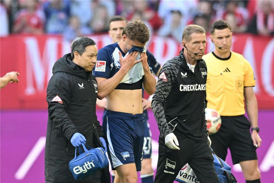 Marton Dardai musste verletzt ausgewechselt werden. Anke Waelischmiller/dpa