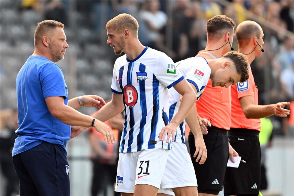 Marton (M) ist noch in Berlin, Pal Dardai (l) arbeitet inzwischen in Ungarn. (Archivbild)Soeren Stache/dpa