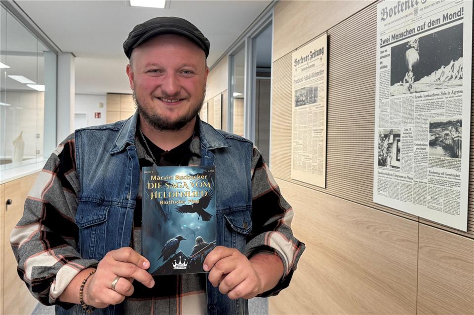 Borkener schreibt „Schund“-Literatur Marvin Buchecker mit dem ersten Teil seiner Heft-Romane.