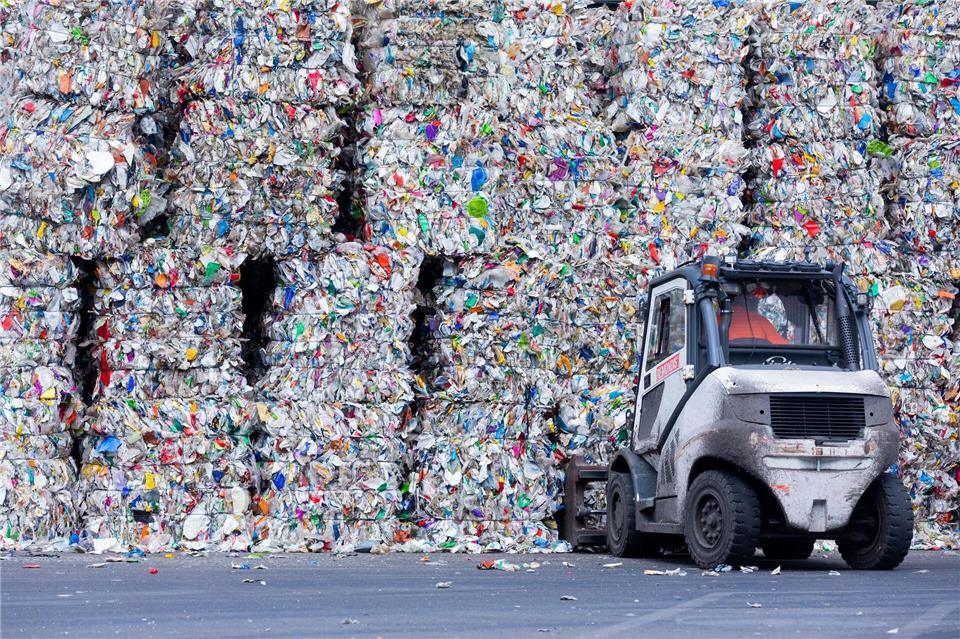 Massen an Plastikmüll entstehen in Deutschland jedes Jahr - ein großer Teil davon wird recycelt.Rolf Vennenbernd/dpa