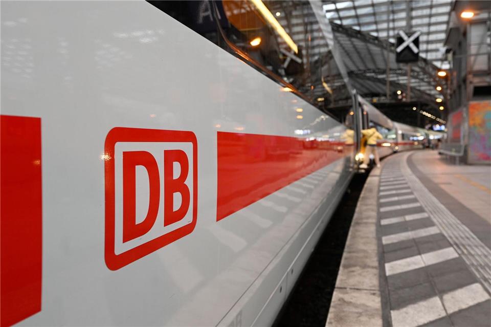 Massive Beeinträchtigungen im Bahnverkehr.Roberto Pfeil/dpa