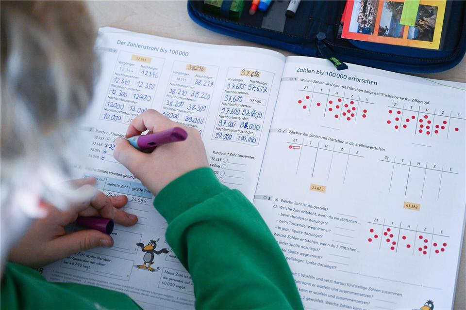 Mathematik: In Grundschulen wird das Fundament für den späteren Bildungsweg gelegt. (Symbolbild)Bernd Weißbrod/dpa