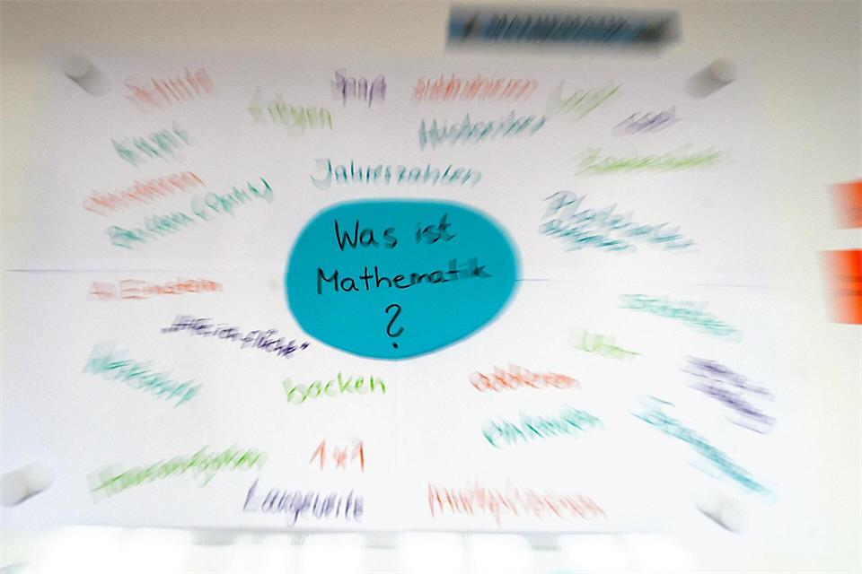 Mathematik gehört zu den Feldern, die bei der Pisa-Studie getestet werden. (Symbolbild)Jens Kalaene/dpa