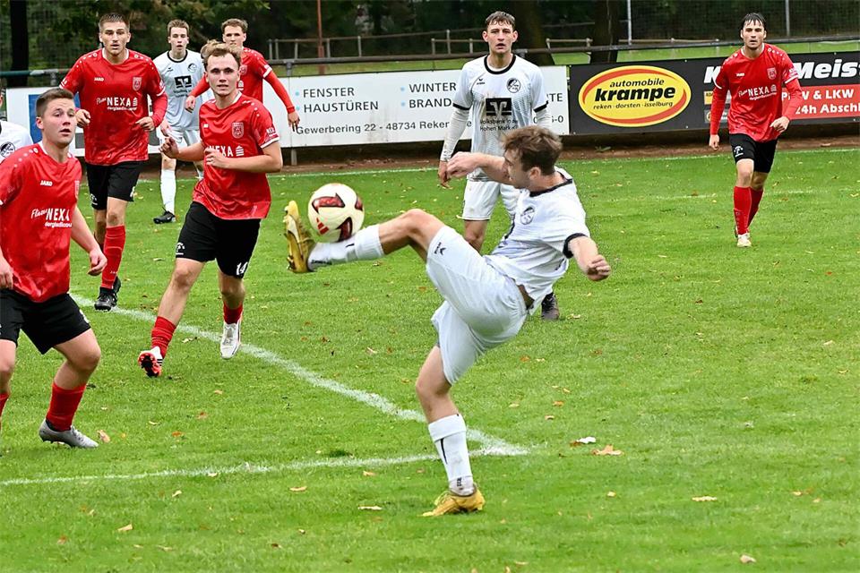 Mats Rohling, Torschütze zum 1:3, brachte (etwas) neuen Schwung (hinten Elfmetertorschütze Luca Knüver). Es war zu wenig.