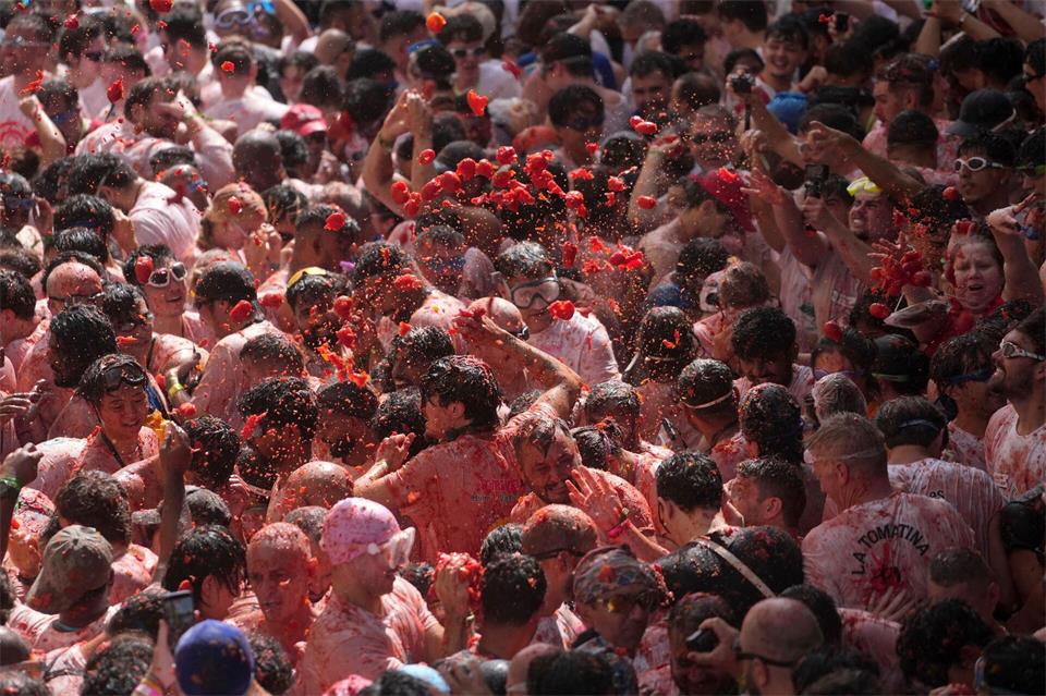 Matschige Tomatenschlacht „La Tomatina“ in BuñolAlberto Saiz/AP/dpa