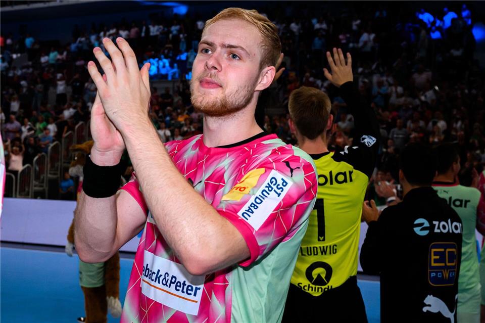 Matthes Langhoff verlängert seinen Vertrag bei den Füchsen bis 2028Marco Wolf/dpa