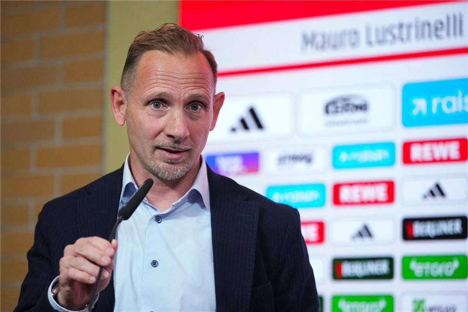 Mauro Lustrinelli fordert von seiner Mannschaft jeden Tag das Beste.Soeren Stache/dpa