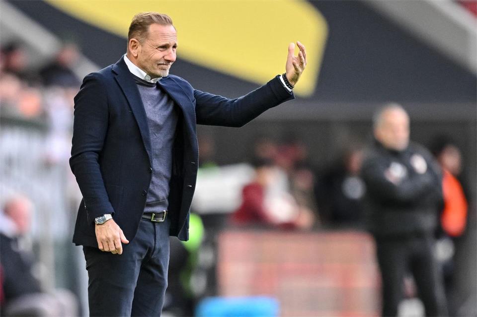 Mauro Lustrinelli steht vor seinem Trainerdebüt im DFB-Pokal. Harry Langer/dpa