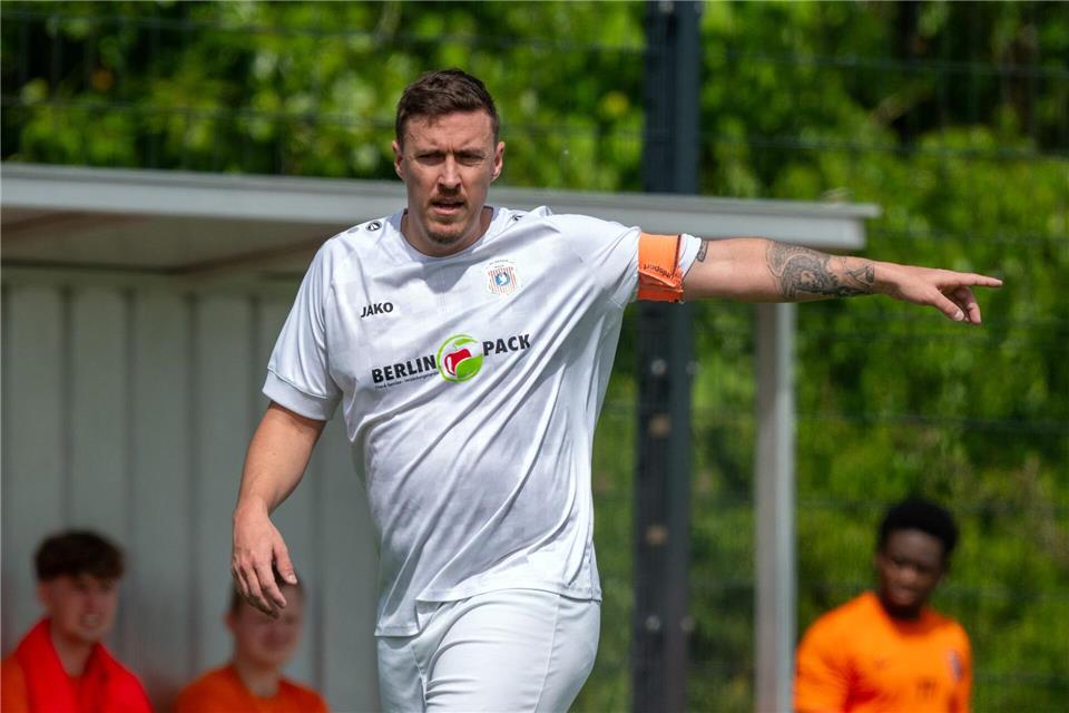 Max Kruse gibt künftig in der Hamburger Oberliga Anweisungen. (Archivbild)Soeren Stache/dpa