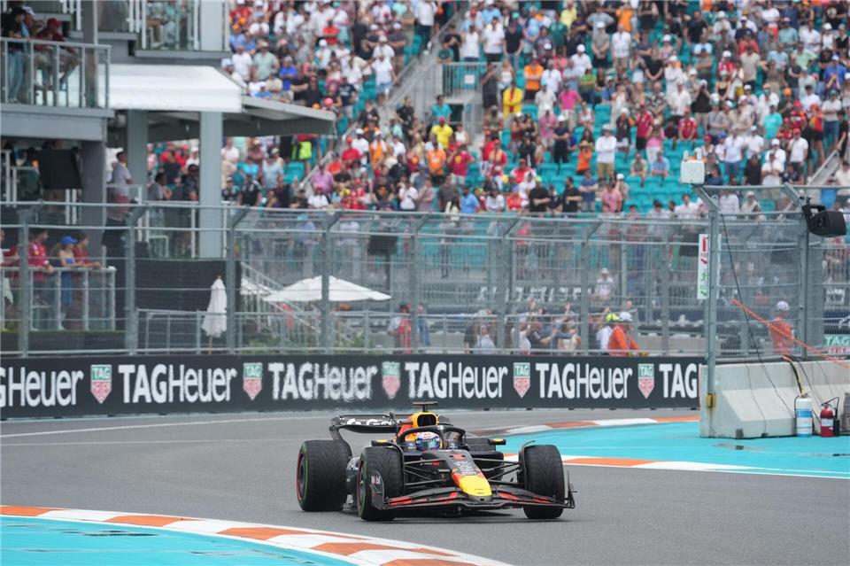 Max Verstappen erlebt seinen ersten Grand Prix als Papa.Hasan Bratic/dpa