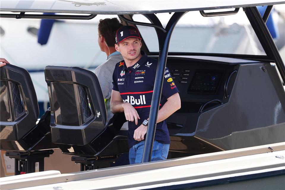 Max Verstappen kam per Boot im Fahrerlager von Monaco an.David Davies/PA Wire/dpa