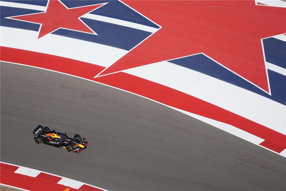 Verstappen gibt McLaren-Duo Lehrstunde Max Verstappen lässt der Konkurrenz keine Chance. Nick Didlick/AP/dpa