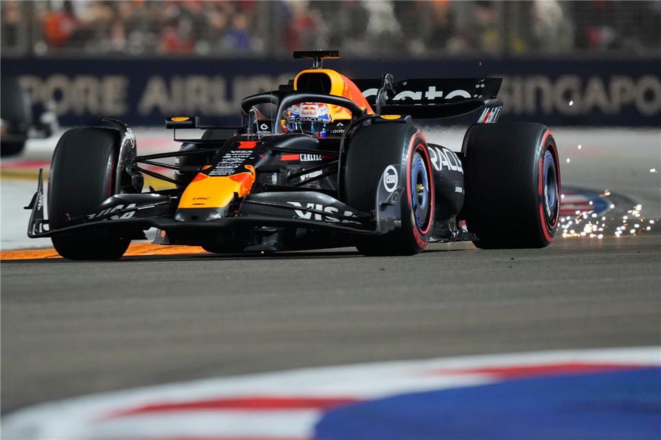 Verstappen-Jagd auf Team-Weltmeister McLaren geht weiter Max Verstappen muss weiter auf seinen ersten Singapur-Sieg warten.Vincent Thian/AP/dpa