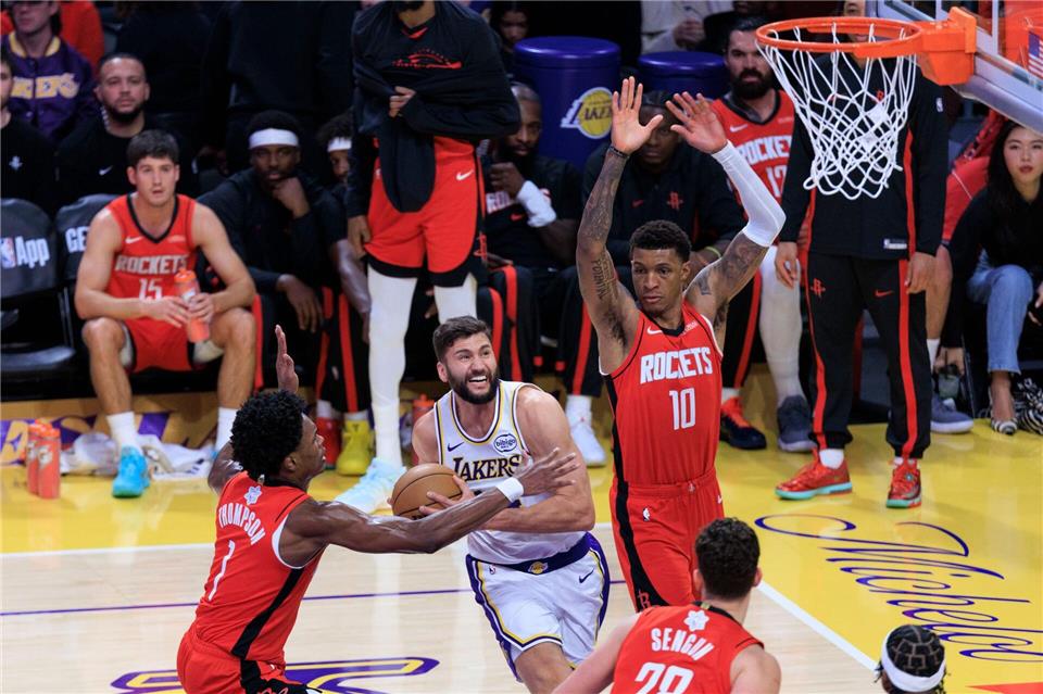 Maxi Kleber (M) konnte die Niederlage der Los Angeles Lakers nicht verhindern. Ariana Ruiz/PI via ZUMA Press Wire/dpa