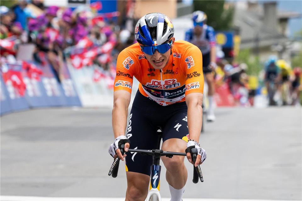 Maximaler Puls, großer Erfolg: Florian Lipowitz hielt bei der Tour de Romandie lange mit Tadej Pogacar mit.Jean-Christophe Bott/KEYSTONE/dpa