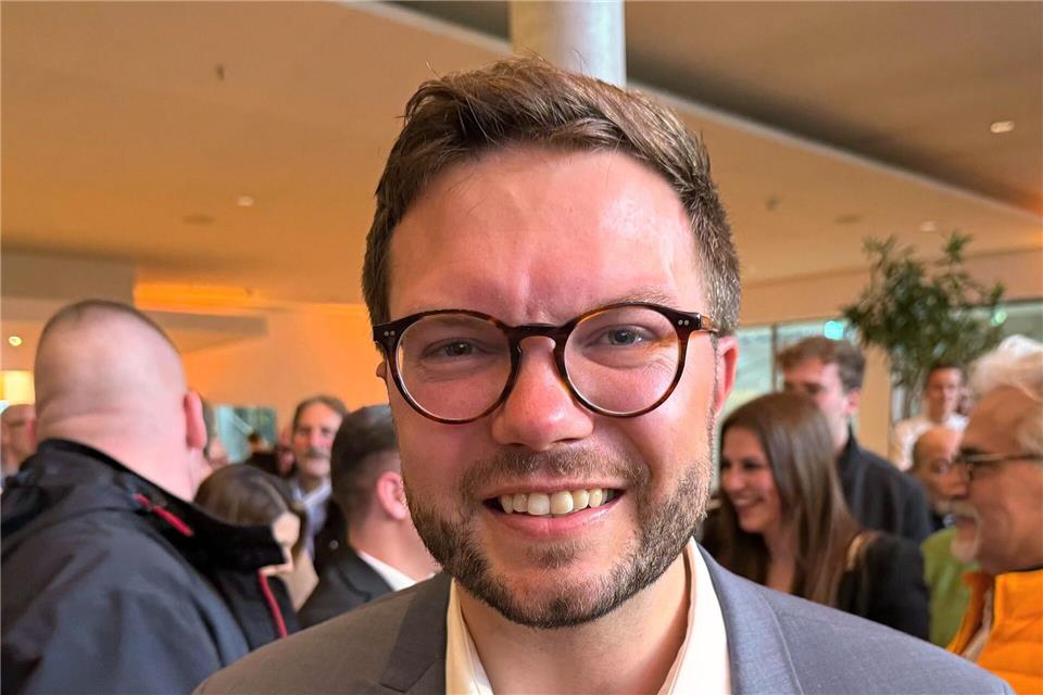 Maximilian Bieri (SPD) hat die OB-Stichwahl in Hanau klar gewonnen und wird künftig als neuer Oberbürgermeister ins Rathaus einziehen.Michael Bauer/dpa