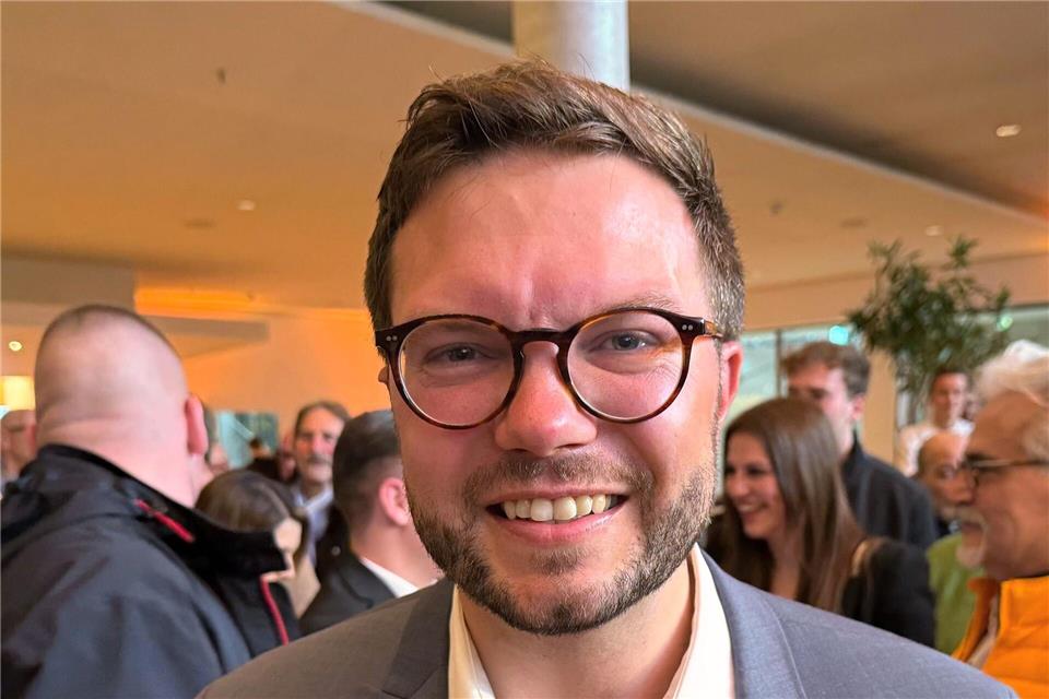 Maximilian Bieri (SPD) hat die OB-Stichwahl in Hanau klar gewonnen und wird künftig als neuer Oberbürgermeister die Geschicke im Rathaus lenken.Michael Bauer/dpa