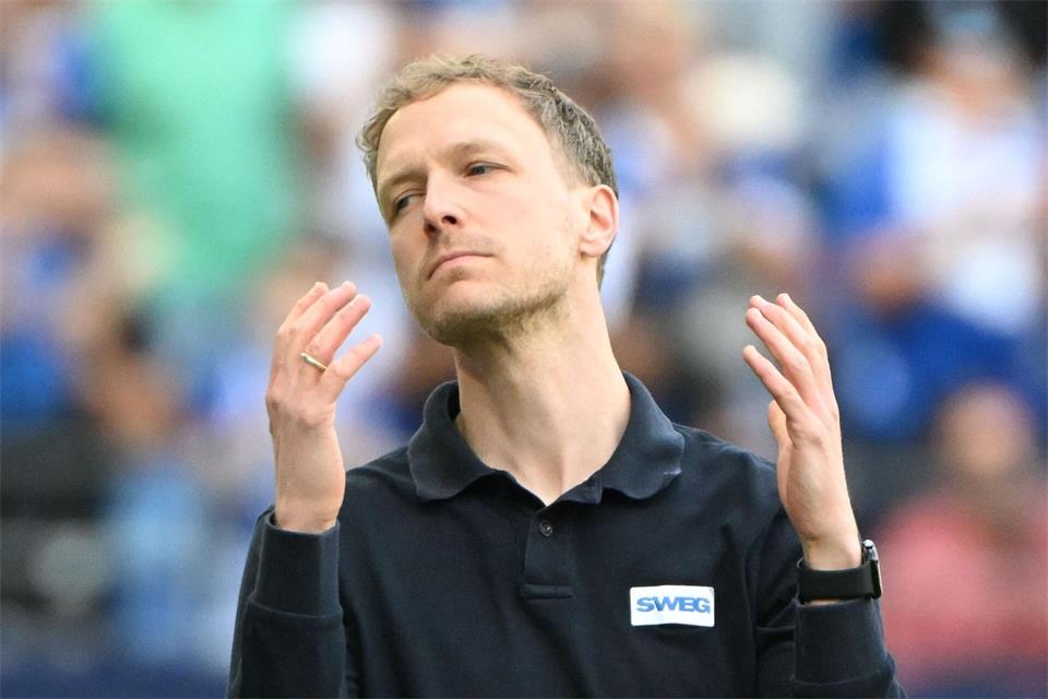 Maximilian Senft übernahm im Sommer den Trainerposten beim KSC. (Archivbild)Uli Deck/dpa