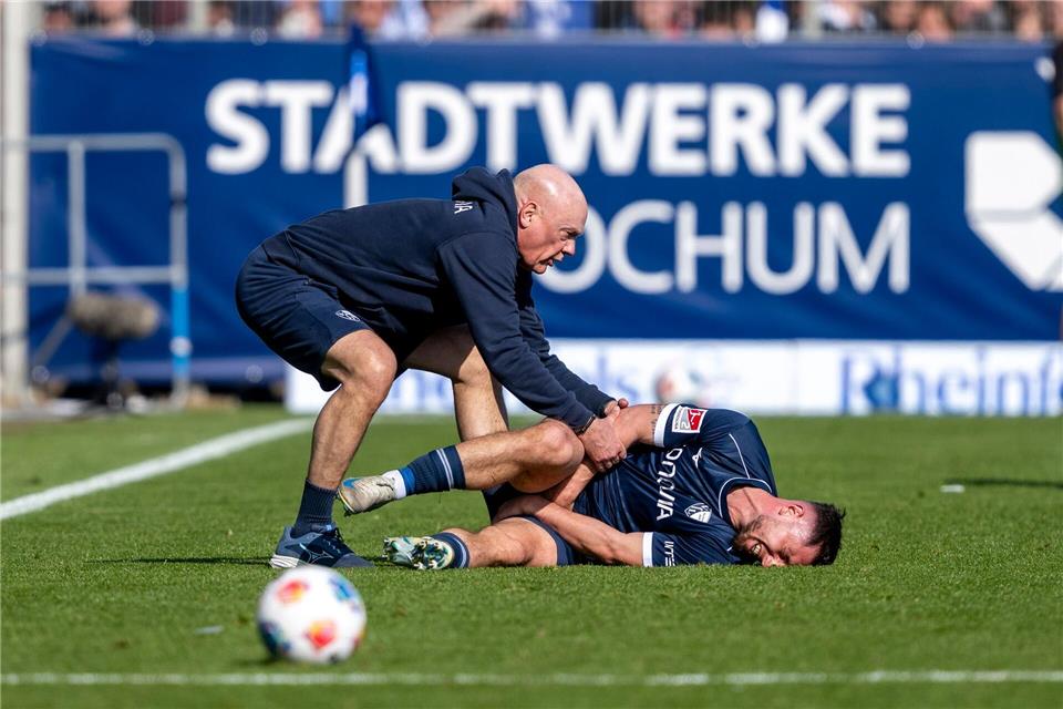 Maximilian Wittek (r) fällt für den Rest der Saison beim VfL Bochum aus. (Archivbild) David Inderlied/dpa