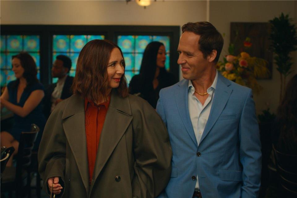 Streaming-Tipps der Woche Maya Rudolph und Nat Faxon in einer Szene der Serie „Reich“.-/AppleTV/dpa
