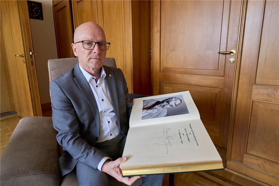 Mayens Oberbürgermeister will die Erinnerung an Adorf lebendig halten. Sascha Ditscher/dpa