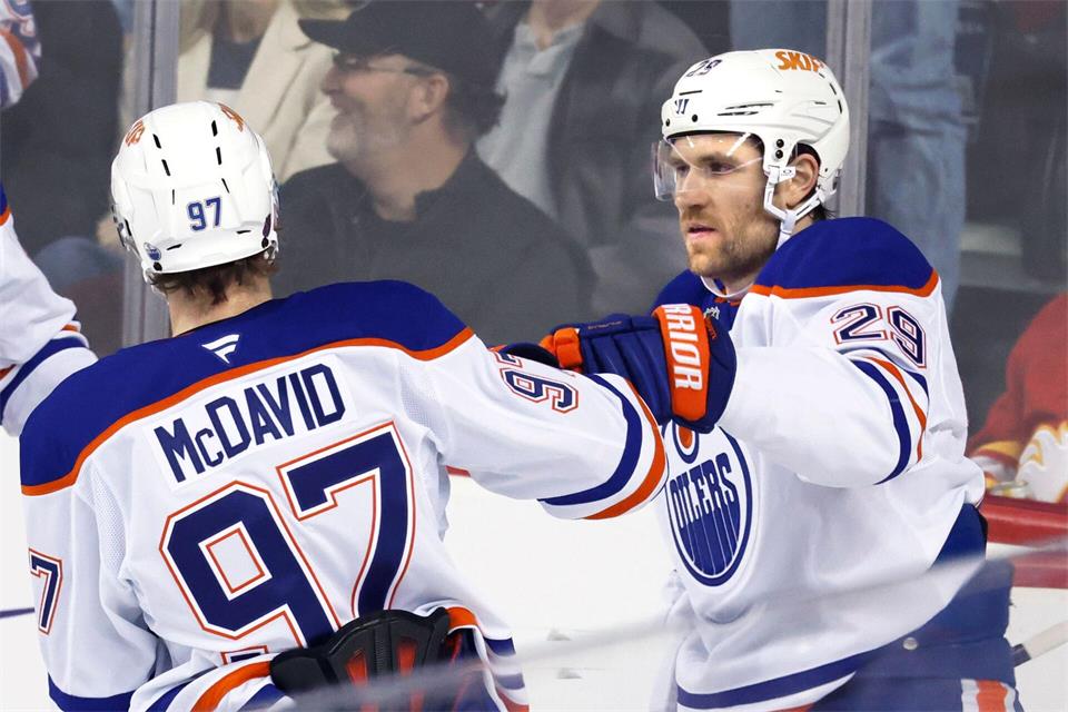 McDavid und Draisaitl haben sich früh voll auf den Versuch mit Babcock eingelassen. (Archiv-Foto)Larry MacDougal/The Canadian Press/dpa