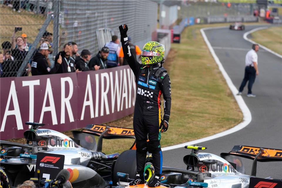 McLaren-Pilot Lando Norris holte sich den Heimsieg.Darko Bandic/AP/dpa